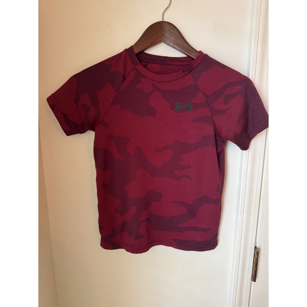 Under Armour Boys Maroon Camo Short Sleeve Athletic Shirt Size Youth Small YSM